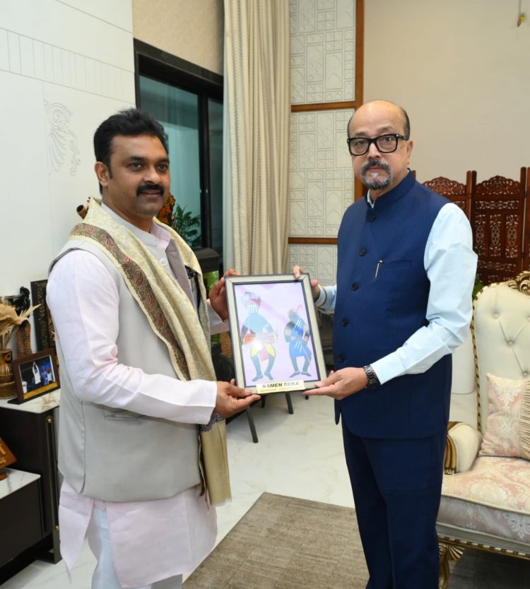 राज्यपाल श्री डेका से केन्द्रीय ग्रामीण विकास राज्य मंत्री श्री पासवान ने किया सौजन्य भेंट