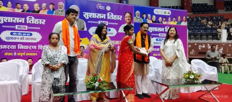वार्ड पार्षदगणों की उपस्थिति में किया गया, अनेक वर्ष सेवा देकर सेवानिवृत्त आंगनबाड़ी सहायिका श्रीमती प्रमिला यादव को किया गया सम्मानित