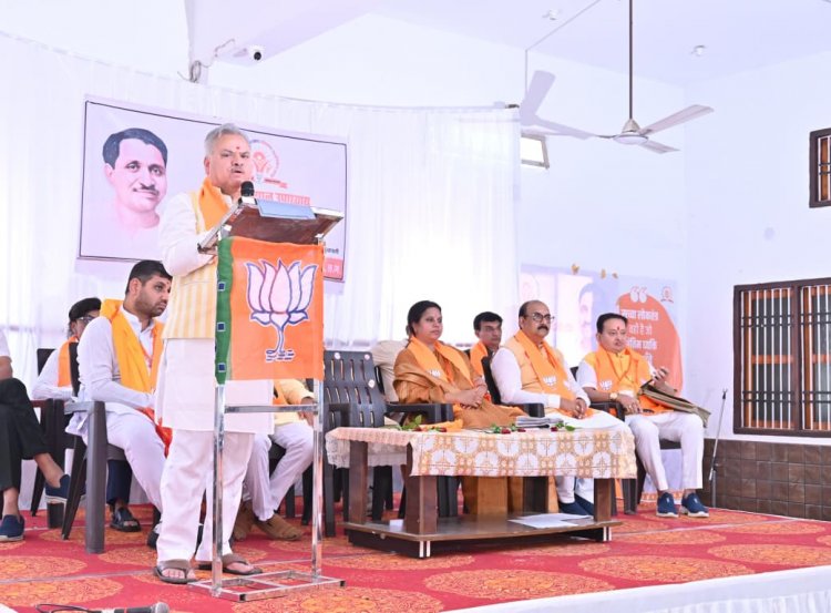 बसना विधायक डॉ. संपत अग्रवाल के नेतृत्व में विधानसभा क्षेत्र से अनेकों पदाधिकारी व कार्यकर्ता शिविर में हुए शामिल