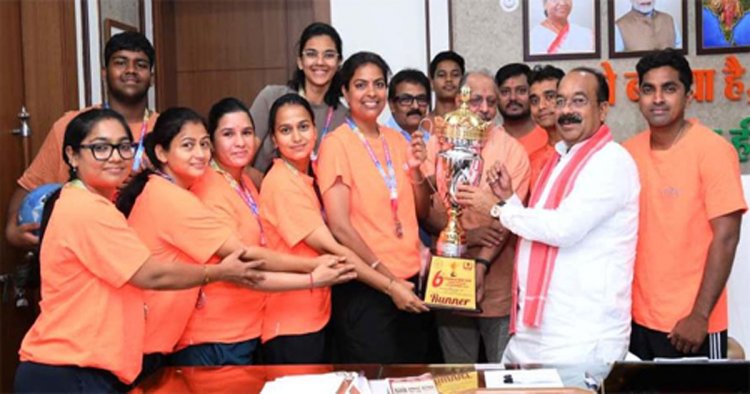 उप मुख्यमंत्री साव से फेडरेशन कप मिक्स्ड नेटबॉल चैंपियनशिप में रजत पदक जीतने वाले खिलाडिय़ों ने की मुलाकात