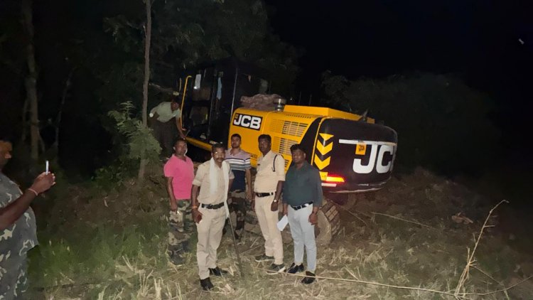 चारामा क्षेत्र में रेत खदानों पर खनिज विभाग की बड़ी कार्रवाई, 14 मशीनें और 09 हाईवा वाहन जप्त