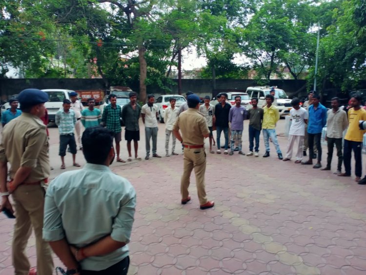  बदमाशों की ली गई क्लास, गुंडागर्दी से दूर रहने दी गई हिदायत
