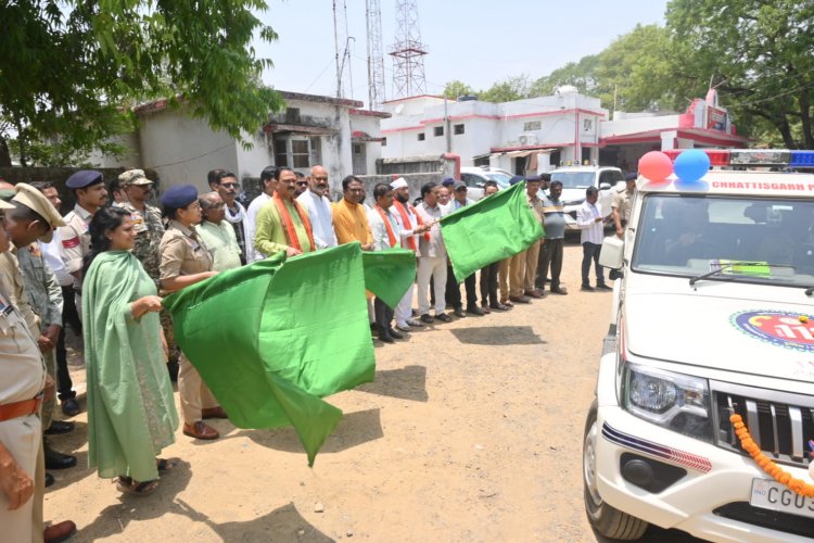  स्वास्थ्य मंत्री श्याम बिहारी जायसवाल ने डायल-112 नेक्स्ट जेन सेवा को दिखाई हरी झंडी