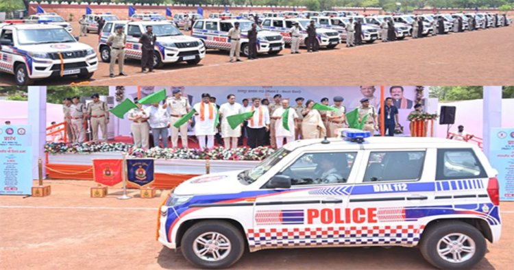 रायपुर पुलिस कमिश्नरेट में गृह मंत्री शर्मा ने 54 अत्याधुनिक इमरजेंसी रिस्पॉन्स वाहनों को दिखाई हरी झंडी