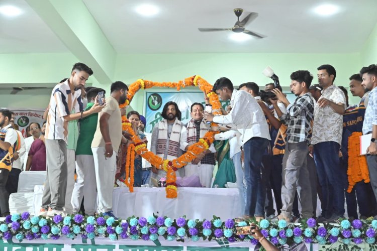कैबिनेट मंत्री गुरु खुशवंत सिंह, सांसद रूपकुमारी चौधरी और विधायक डॉ. संपत अग्रवाल की मौजूदगी में सपोस (गबौद) में संपन्न हुआ रात्रिकालीन क्रिकेट का महामुकाबला