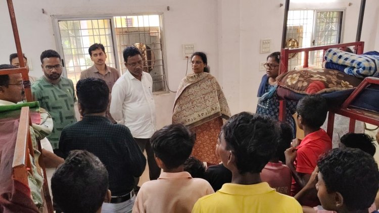 विधायक और कलेक्टर ने बाल गृह का किया निरीक्षण