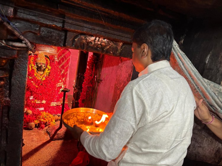 वन मंत्री  केदार कश्यप ने किए मां दंतेश्वरी के दर्शन, प्रदेश की सुख-समृद्धि और खुशहाली की कामना की