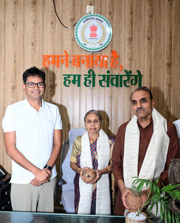  बस्तर में चिकित्सा की अलख जगाने वाले पद्मश्री डॉ. गोडबोले दंपति का वित्त मंत्री ओपी चौधरी ने किया आत्मीय अभिनंदन