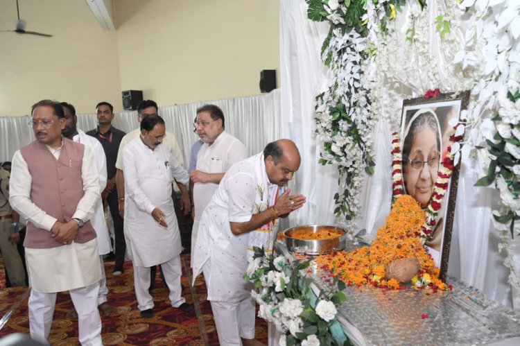 विधायक सुनील सोनी की पूज्य बहन को मुख्यमंत्री साय एवं विधायक पुरन्दर मिश्रा ने दी भावभीनी श्रद्धांजलि