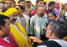 उप मुख्यमंत्री साव ने आम पेड़ के नीचे लगाई चौपाल, ग्रामीणों से योजनाओं का लिया फीडबैक