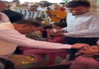 चंद्रनाहू कुर्मी-क्षत्रिय समाज के केंद्रीय अधिवेशन में मुख्यमंत्री ने बच्चों को कराया स्वर्णप्राशन