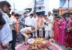 रायपुर पश्चिम विधायक राजेश मूणत ने नगर निगम जोन 1 वार्ड 17 एवं 18 क्षेत्र हेतु एकमुश्त 2 करोड 6 लाख रू. के नये स्वीकृत विकास कार्यों का पार्षदो सहित भूमिपूजन कर नगरवासियों को दी शानदार सौगात