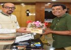 राज्यपाल डेका को जगदलपुर के ट्री मैन ने भेंट की मियाजाकी आम