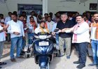 उप मुख्यमंत्री शर्मा की संवेदनशील पहल से दिव्यांग जीवराखन पटेल को मिली स्कूटी, एक दिन में पूरी हुई मांग