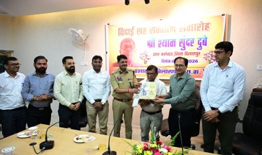30 साल की निष्पक्ष सेवा के बाद अपर कलेक्टर एस.एस. दुबे हुए सेवानिवृत्त, जिला प्रशासन ने दी भावभीनी विदाई