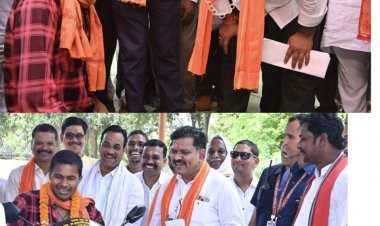 उप मुख्यमंत्री विजय शर्मा ने दिव्यांग नंदकुमार को स्कूटी प्रदान की