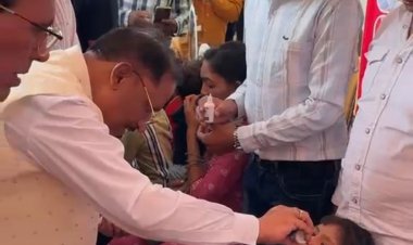 धमतरी : चंद्रनाहू (चंद्राकर) कुर्मी-क्षत्रिय समाज के अधिवेशन में मुख्यमंत्री साय ने बच्चों को कराया स्वर्ण प्राशन
