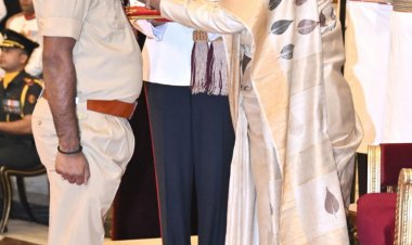 वित्त मंत्री  ओपी चौधरी ने शौर्य चक्र से सम्मानित छत्तीसगढ़ पुलिस के जांबाज अधिकारियों को दी बधाई