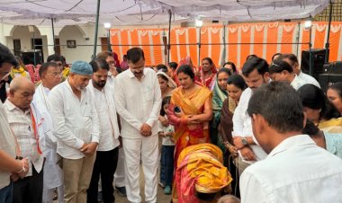 रायपुर ग्रामीण विधायक मोतीलाल साहू ने वार्ड 10 नगर निगम जोन 9 के विभिन्न 9 स्थानों में रोड, नाली, पाईप लाईन के लगभग 57 लाख 80 हजार रूपये के नए विकास कार्यों को वार्ड पार्षद देवदत्त द्विवेदी, मोहन साहू सहित भूमिपूजन कर करवाया प्रारम्भ