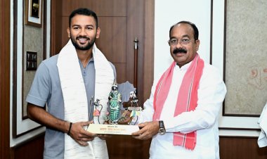 उप मुख्यमंत्री  अरुण साव से क्रिकेटर आयुष पाण्डेय ने की सौजन्य मुलाकात