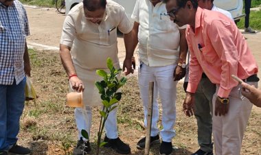 रावणभाठा फिल्टरप्लांट में जल शोधन संयन्त्र पहुँचे विधायक सुनील सोनी स्वच्छ सुन्दर हरित विकसित राजधानी शहर बनाने में सक्रिय सहभागिता दर्ज करवाने का कष्ट करें.