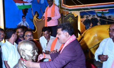 उप मुख्यमंत्री  विजय शर्मा ने भारत माता की प्रतिमा एवं भव्य शहीद स्मारक का किया लोकार्पण