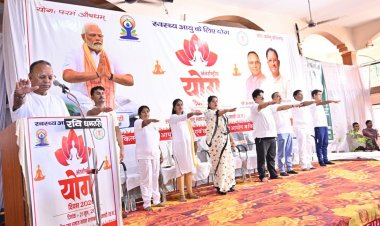 विधायक अजय चंद्राकर के मुख्य आतिथ्य में धमतरी में मनाया गया 12वां अंतर्राष्ट्रीय योग दिवस