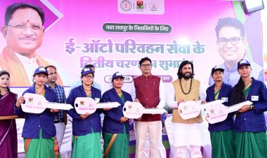  पिंक ऑटो योजना का विस्तार: 52 और महिलाओं को मिली आत्मनिर्भरता की नई राह