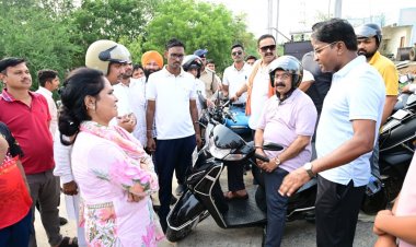  स्कूटी से शहर का निरीक्षण करने निकले उप मुख्यमंत्री  अरुण साव