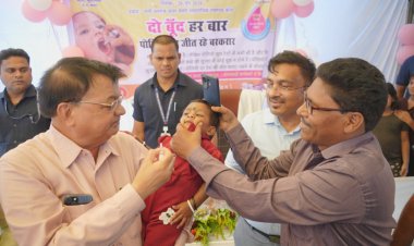 बच्चों को पोलियो की दो बूंद पिलाकर मंत्री श्री लखनलाल देवांगन ने किया राष्ट्रीय पल्स पोलियो अभियान का शुभारंभ