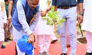 मातृशक्ति एवं प्रकृति के प्रति श्रद्धा का अनुपम संगम : मुख्यमंत्री  विष्णु देव साय ने "राम वाटिका" में किया रुद्राक्ष का पौधारोपण