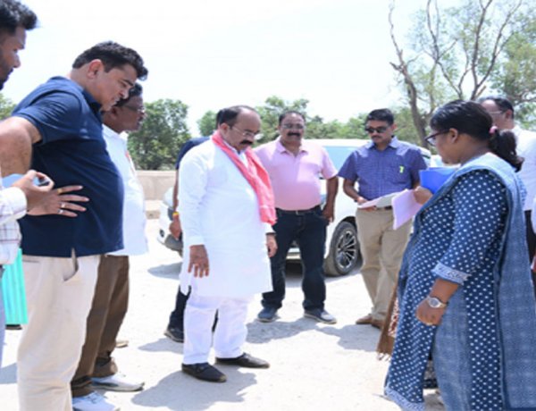 उप मुख्यमंत्री साव के बस्तर प्रवास का दूसरा दिन : मिशन अमृत, राष्ट्रीय राजमार्ग और तालाब सौंदर्यीकरण कार्यों का किया निरीक्षण
