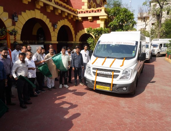 रायपुर की यातायात व्यवस्था में नया अध्याय: माइक्रो बस पायलट प्रोजेक्ट का शुभारंभ, सांसद बृजमोहन ने दिखाई हरी झंडी