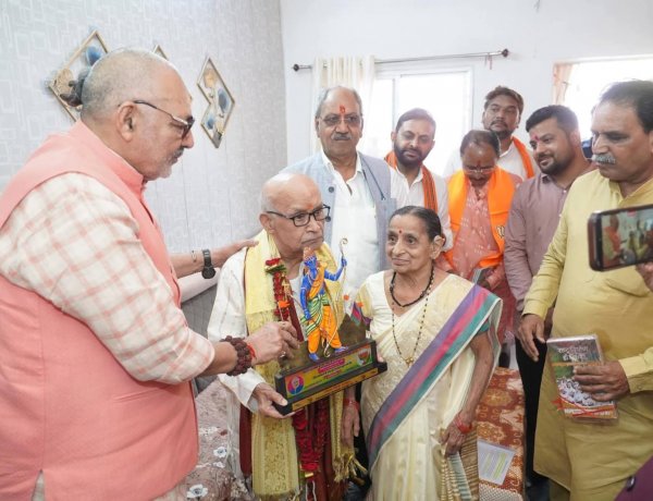 केन्द्रीय मंत्री सिंह अप्पा खरे के निवास भी पहुँचे