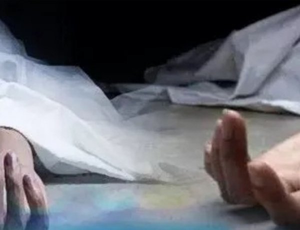 पति-पत्नी की मिली लाश : कमरे में मिली पत्नी की लाश, फांसी के फंदे पर लटका मिला पति का शव, इलाके में फैली सनसनी
