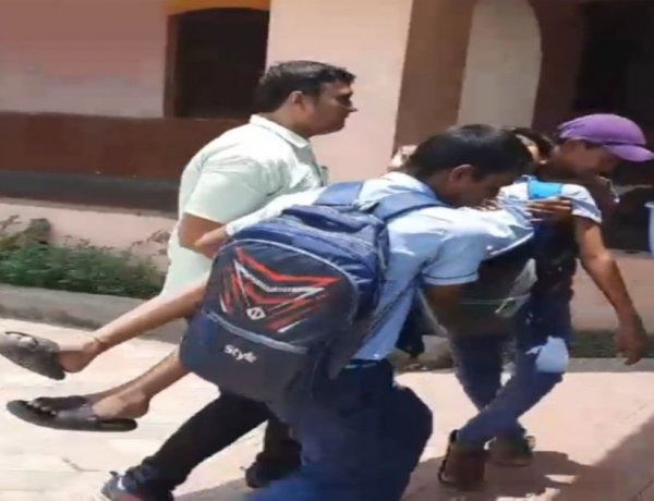 CG SCHOOL OPEN : स्कूल खुलने के पहले दिन ही गर्मी ने दिखाया असर, स्कूल में प्रार्थना के दौरान छात्र हुआ बेहोश