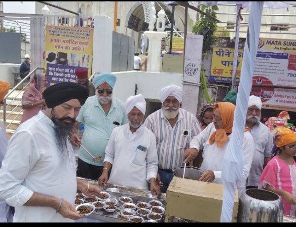 रायपुर समेत पूरे छत्तीसगढ़ में सिक्खों के पांचवें गुरु अर्जन देव जी का शहीदी दिवस श्रद्धा से मनाया गया, राहगीरों को पिलाई छबील