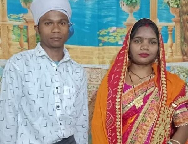 मुख्यमंत्री विष्णुदेव साय की पहल से सेवा सेतु बना ग्रामीणों का भरोसेमंद साथी, रायगढ़ विकासखंड के ग्राम सांगीतराई के दुर्गा सिदार को घर बैठे मिला विवाह प्रमाण पत्र