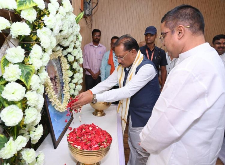मुख्यमंत्री  विष्णुदेव साय ने स्वर्गीय दिनेश सेन को दी श्रद्धांजलि : शोक संतप्त परिवार से की मुलाकात
