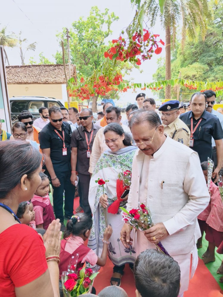 सुशासन तिहार: बड़ेकनेरा में मुख्यमंत्री ने महिला एवं बाल विकास विभाग के हितग्राहियों से किया संवाद