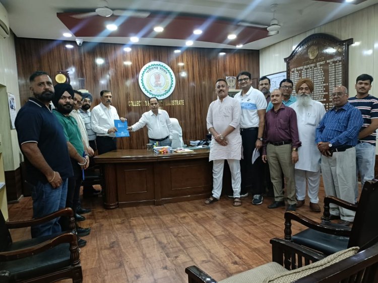 CAIT  छत्तीसगढ़ ने व्यापारिक संगठनों के प्रतिनिधियों के साथ पेट्रोल-डीजल आपूर्ति को लेकर कलेक्टर को सौंपा ज्ञापन