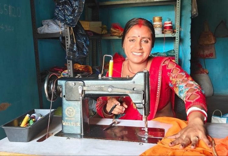 सुई-धागे से बदली तकदीर : श्रीमती विशाखा मंडल बनीं आत्मनिर्भरता की मिसाल