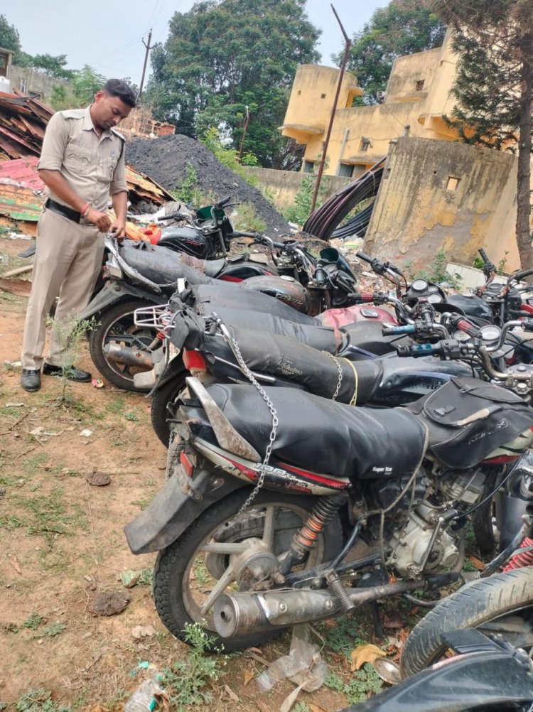 अवैध खनिज कारोबार पर बड़ी कार्रवाई