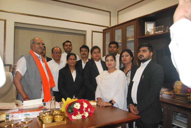 रायपुर अधिवक्ता संघ के नवनिर्वाचित पदाधिकारियों ने सांसद बृजमोहन अग्रवाल से की सौजन्य मुलाकात