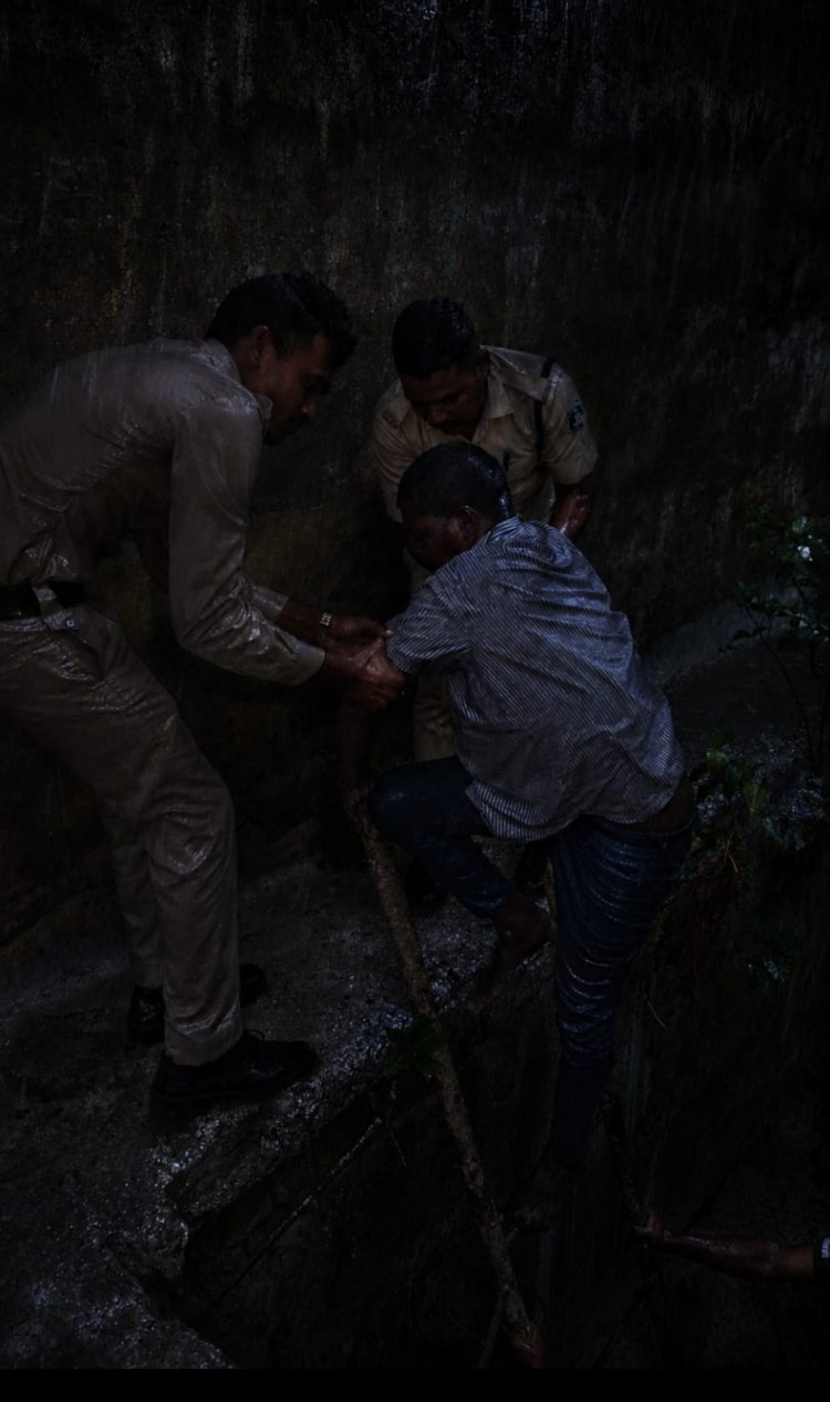 *तेज बारिश के बीच गंज पुलिस बनी सहारा, नाले में गिरे अर्धविक्षिप्त व्यक्ति को सुरक्षित निकाला*