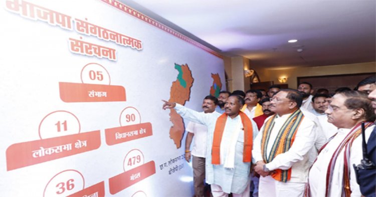 मुख्यमंत्री साय ने प्रधानमंत्री मोदी के कार्यकाल की उपलब्धियों पर आधारित प्रदर्शनी का अवलोकन किया