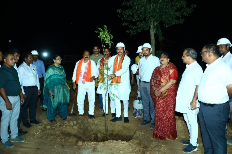 तारसगांव में निर्माणाधीन मेडिकल कॉलेज का स्वास्थ्य मंत्री  श्याम बिहारी जायसवाल ने किया निरीक्षण
