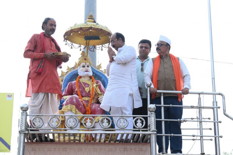  उप मुख्यमंत्री  अरुण साव ने सर्वसुविधायुक्त वेंटिलेटर एंबुलेंस का किया लोकार्पण, सर्व समाज के जरूरतमंदों को मिलेगा बड़ा लाभ