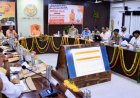 मुख्यमंत्री योगी आदित्यनाथ ने कानून-व्यवस्था एवं विकास कार्यों की समीक्षा कर अधिकारियों को दिए निर्देश