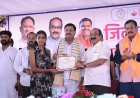उप मुख्यमंत्री श्री साव ने बच्चों को शाला प्रवेश कराकर उनका स्वागत किया।